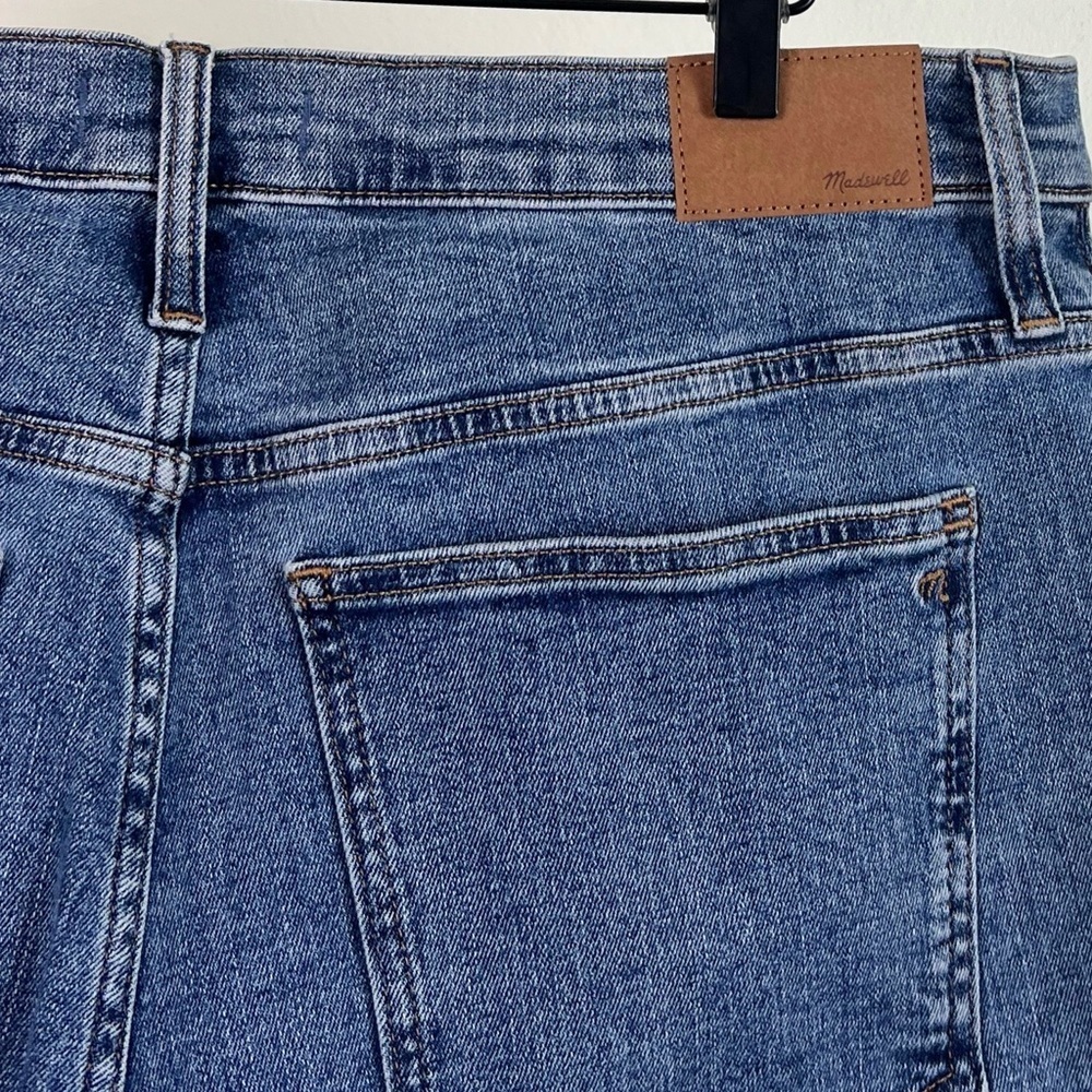 Madewell The Petite Mid-Rise Perfect Vintage Jeans in Knowland Wash - Picture 6 of 8